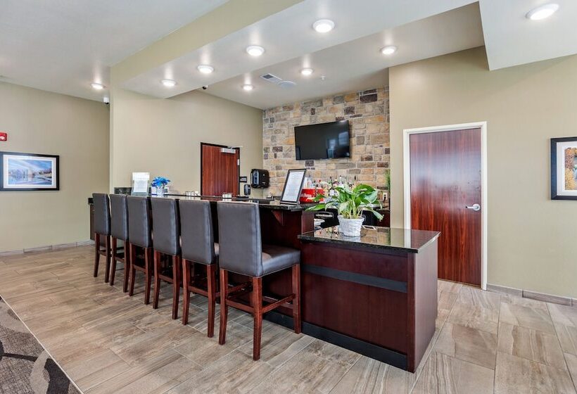 Cobblestone Hotel & Suites   Little Chute