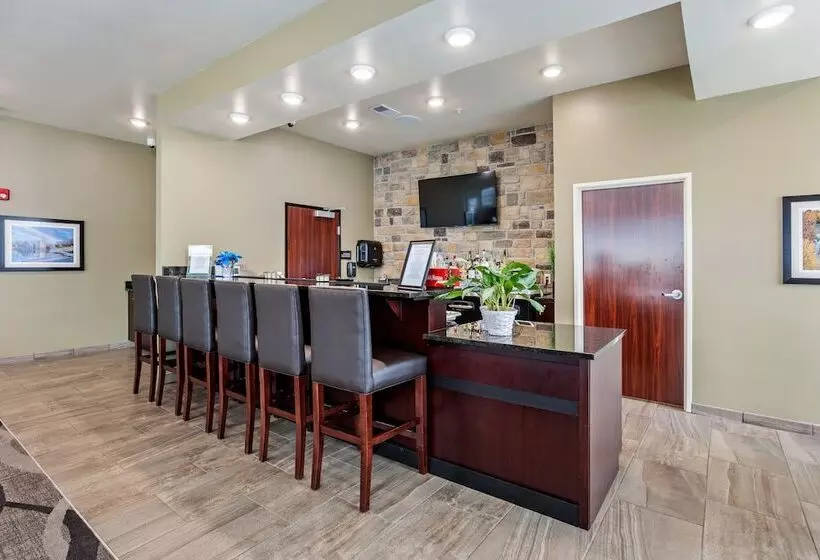 Cobblestone Hotel & Suites   Little Chute