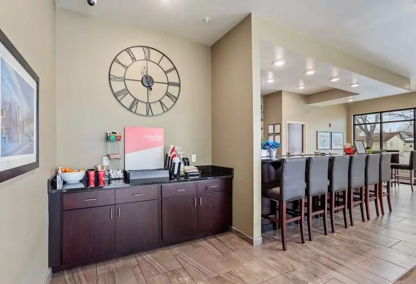 Cobblestone Hotel & Suites   Little Chute