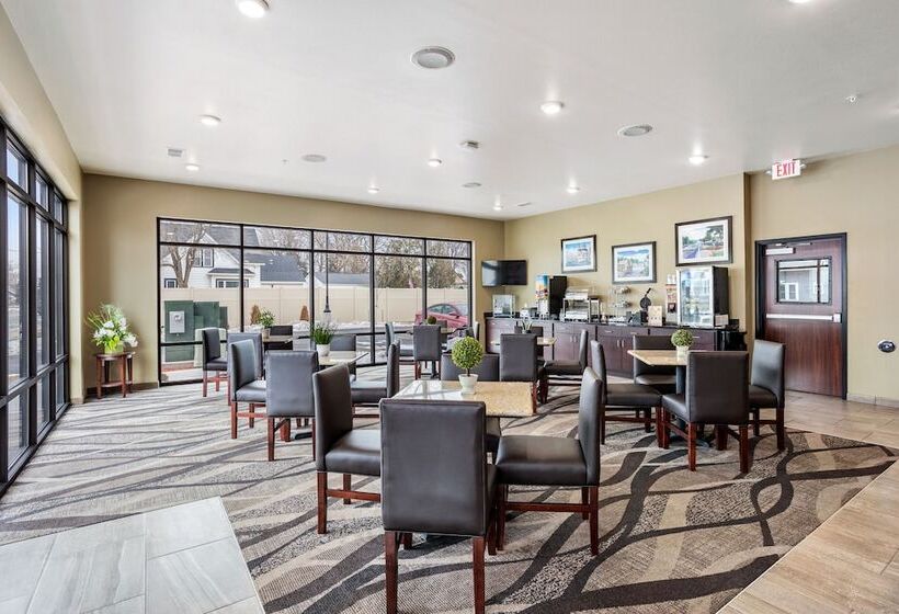 Cobblestone Hotel & Suites   Little Chute