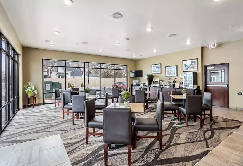 Cobblestone Hotel & Suites   Little Chute