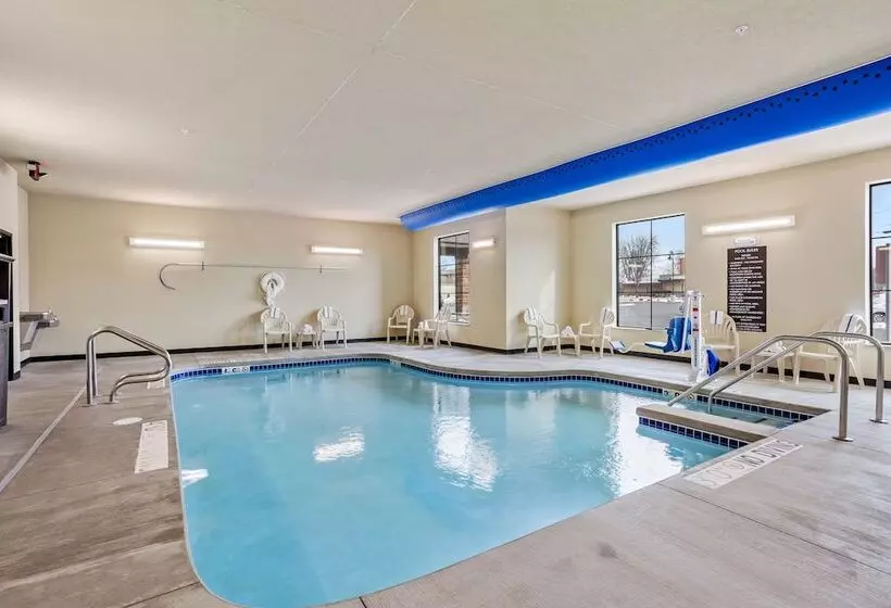 Cobblestone Hotel & Suites   Little Chute