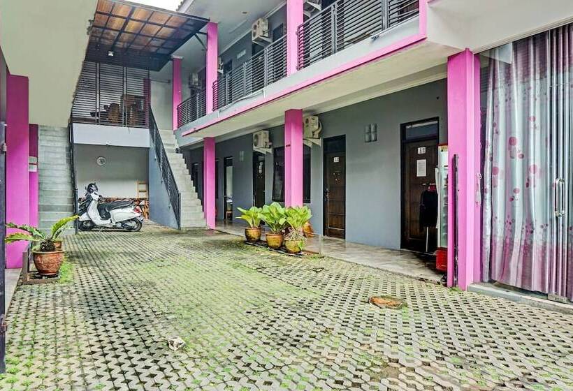 Hotell Oyo 90187 Puri Alissa Syariah