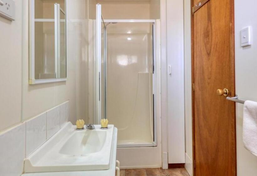 Отель Cobar Caravan Park