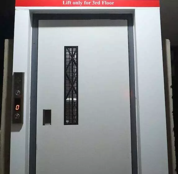 ホテル Fabexpress Gauri Shree