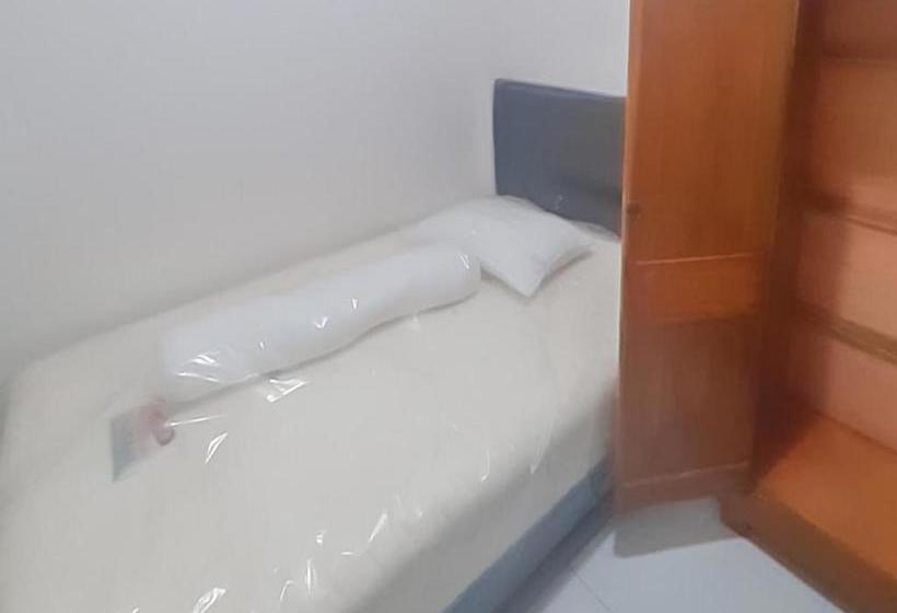 בית מלון כפרי Koolkost Syariah At Colombus Galuh Mas