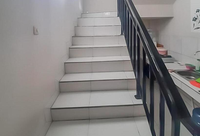 בית מלון כפרי Koolkost Syariah At Colombus Galuh Mas