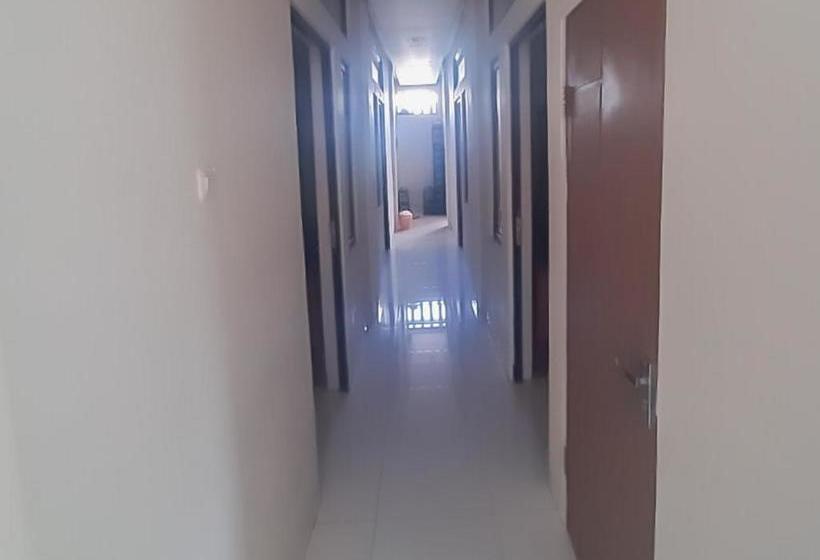 בית מלון כפרי Koolkost Syariah At Colombus Galuh Mas