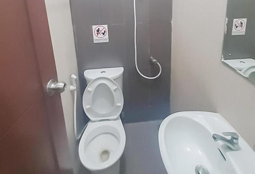 בית מלון כפרי Koolkost Syariah At Colombus Galuh Mas