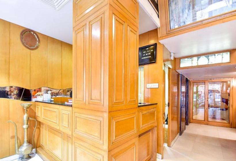 호텔 Capital O 76784 Lmb