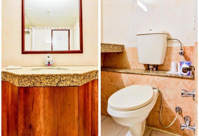 호텔 Capital O 76784 Lmb