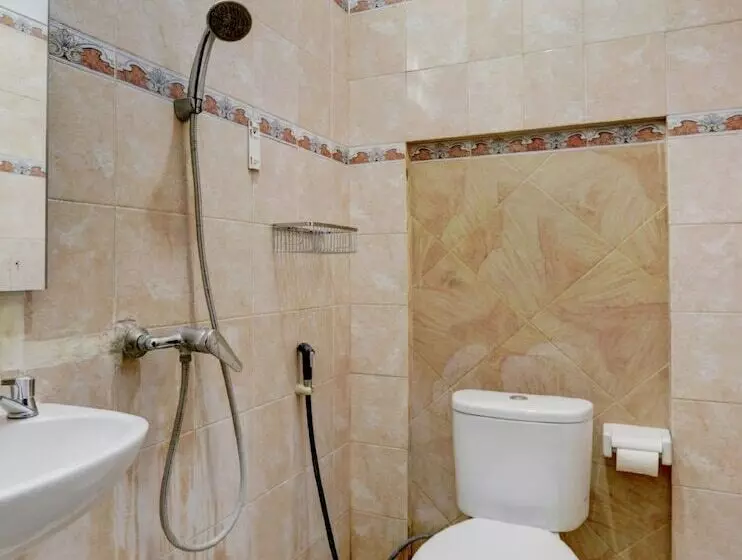 Hotelli Oyo 90131 Vin Stay Cokro