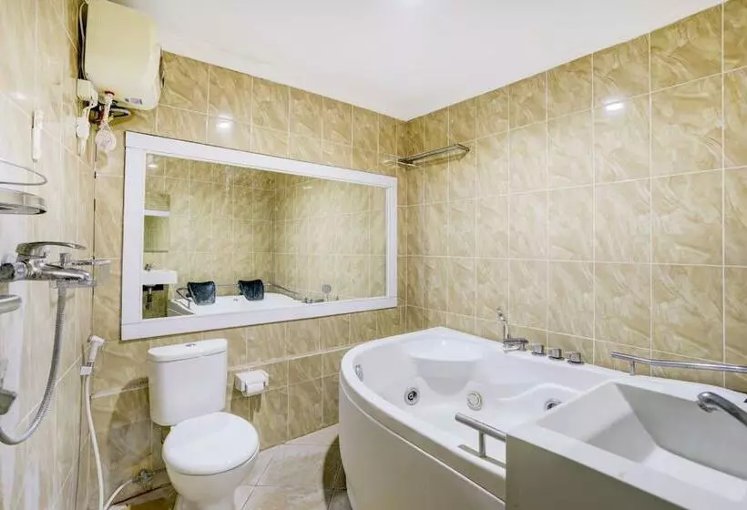 Hotelli Oyo 90131 Vin Stay Cokro