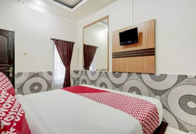 Hotelli Oyo 90131 Vin Stay Cokro