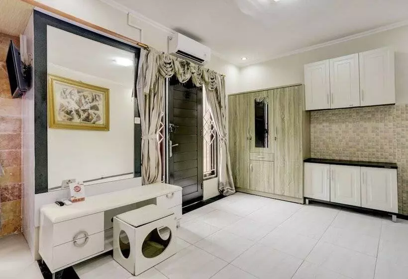 Hotelli Oyo 90131 Vin Stay Cokro