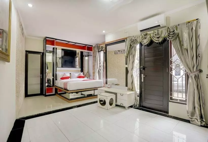 Hotelli Oyo 90131 Vin Stay Cokro