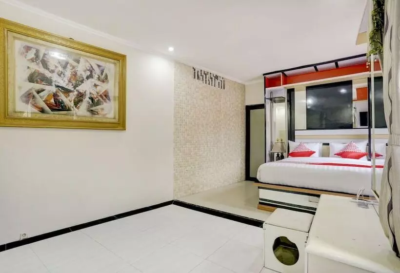 Hotelli Oyo 90131 Vin Stay Cokro