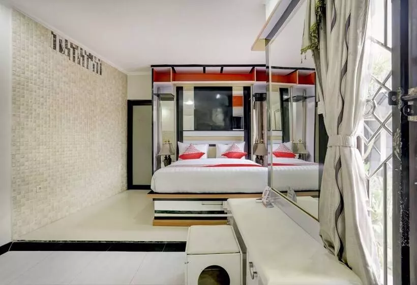 Hotelli Oyo 90131 Vin Stay Cokro