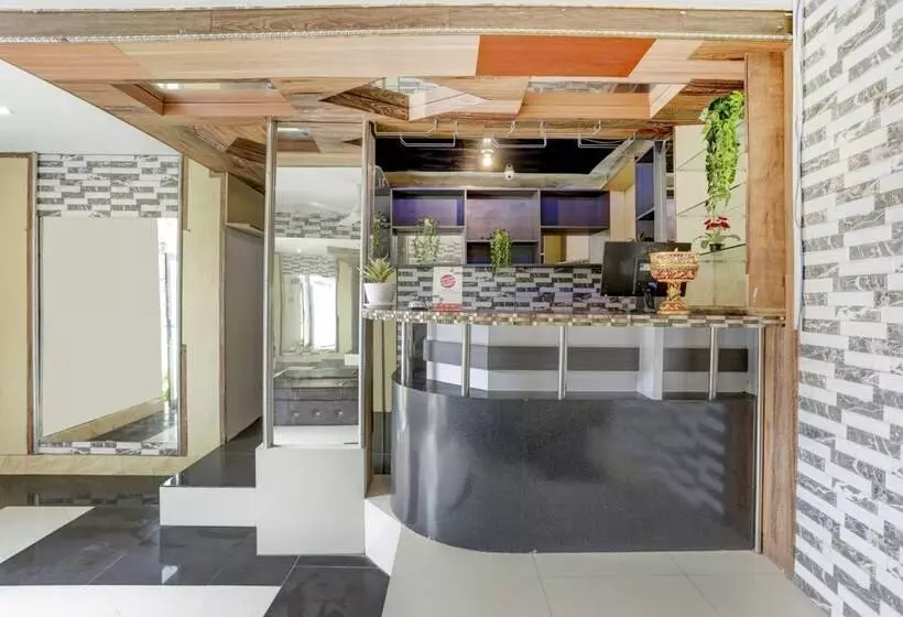 Hotelli Oyo 90131 Vin Stay Cokro