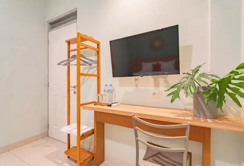 Hotelli Reddoorz Plus @ Bagusrangin Street