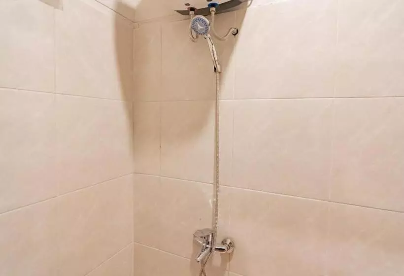 Hotelli Reddoorz Plus @ Bagusrangin Street