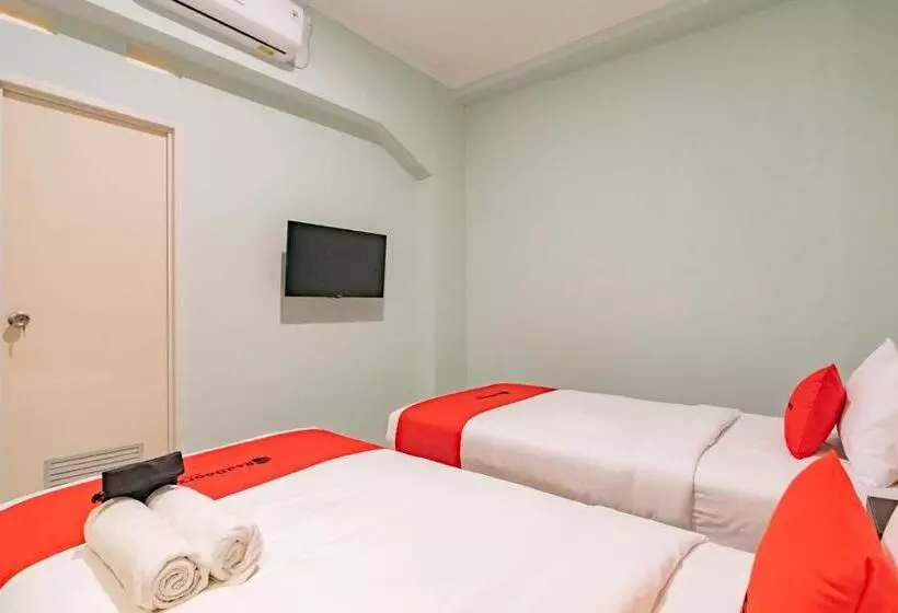 Hotelli Reddoorz Plus @ Bagusrangin Street