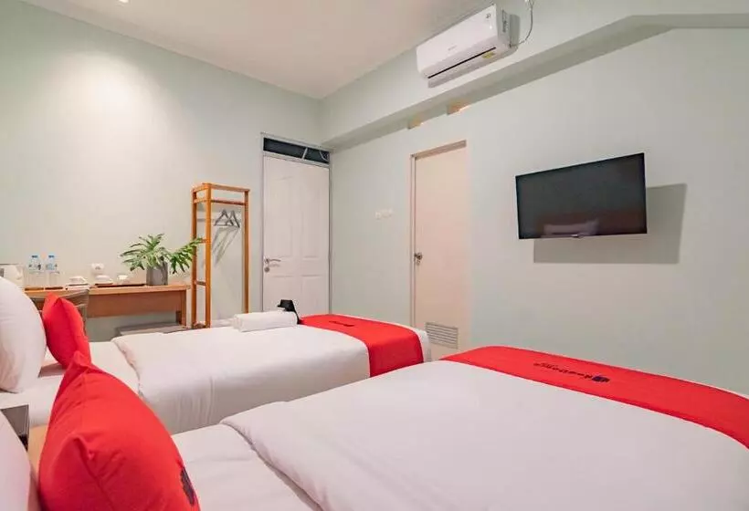 Hotelli Reddoorz Plus @ Bagusrangin Street