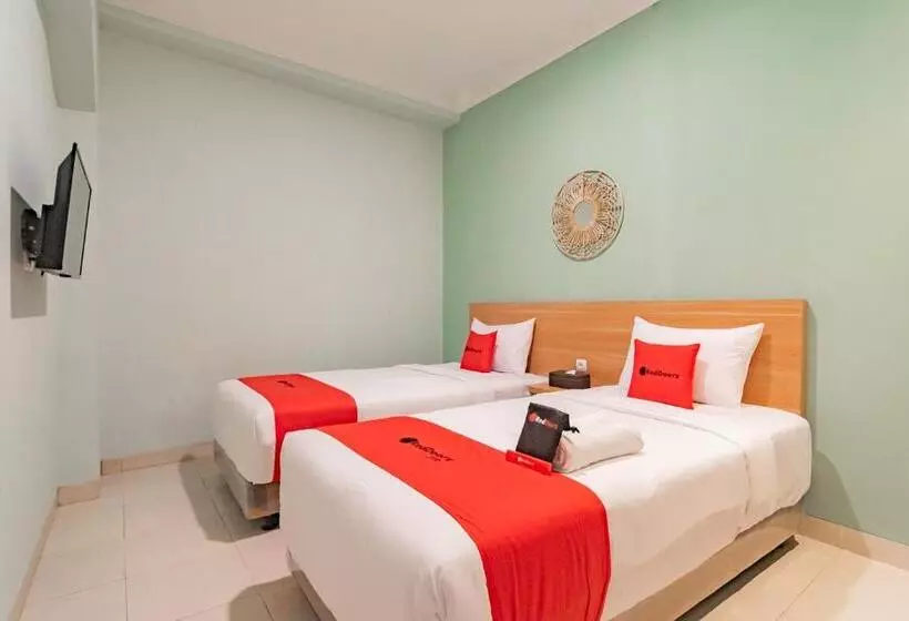 Hotelli Reddoorz Plus @ Bagusrangin Street