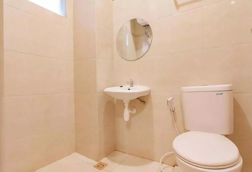 Hotelli Reddoorz Plus @ Bagusrangin Street