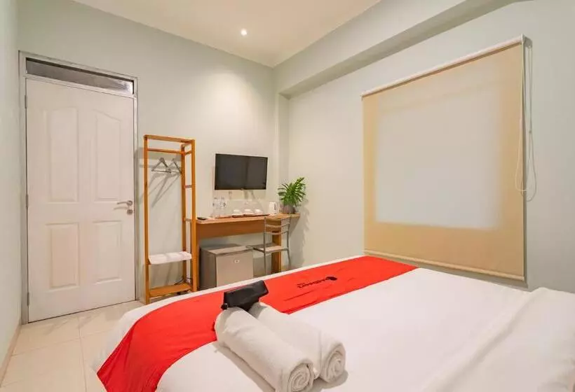 Hotelli Reddoorz Plus @ Bagusrangin Street