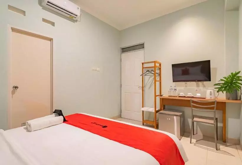 Hotelli Reddoorz Plus @ Bagusrangin Street