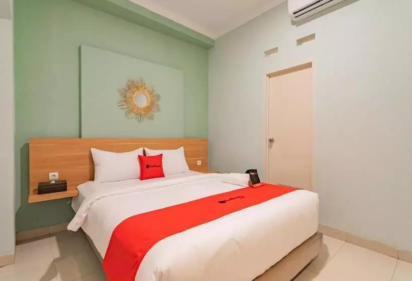 Hotelli Reddoorz Plus @ Bagusrangin Street