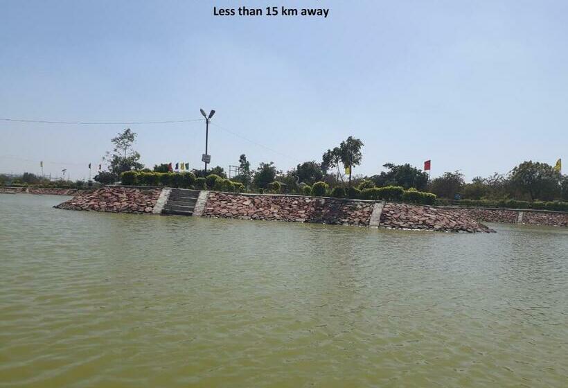 בית מלון כפרי Spot On 76467 R&a Residency