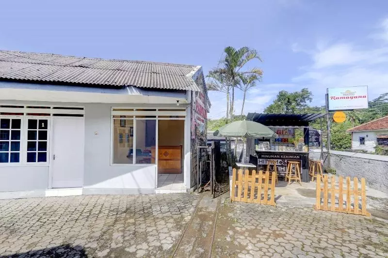 Spot On 90156 Hotel Ramayana