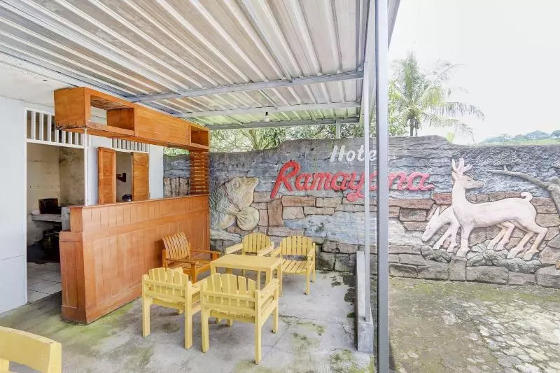 Spot On 90156 Hotel Ramayana
