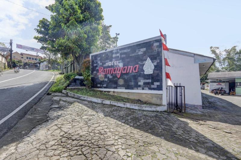 Spot On 90156 Hotel Ramayana