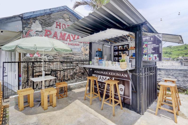 Spot On 90156 Hotel Ramayana