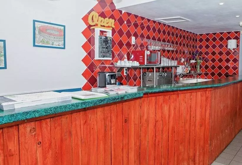 Auberge De Jeunesse Hi Nîmes