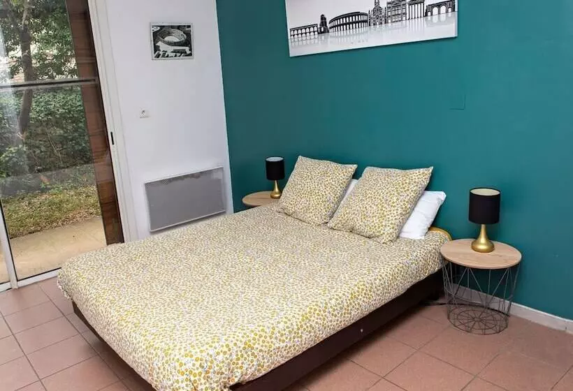 Auberge De Jeunesse Hi Nîmes