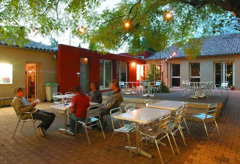 Auberge De Jeunesse Hi Nîmes