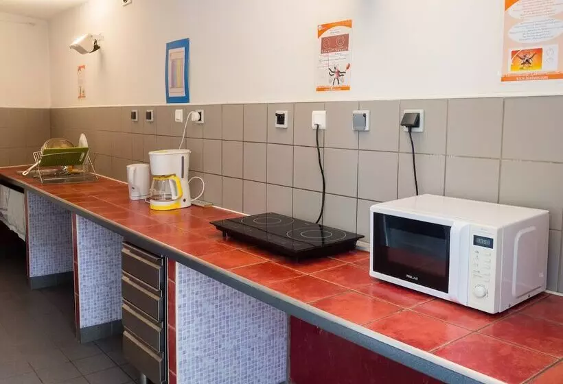 Auberge De Jeunesse Hi Nîmes
