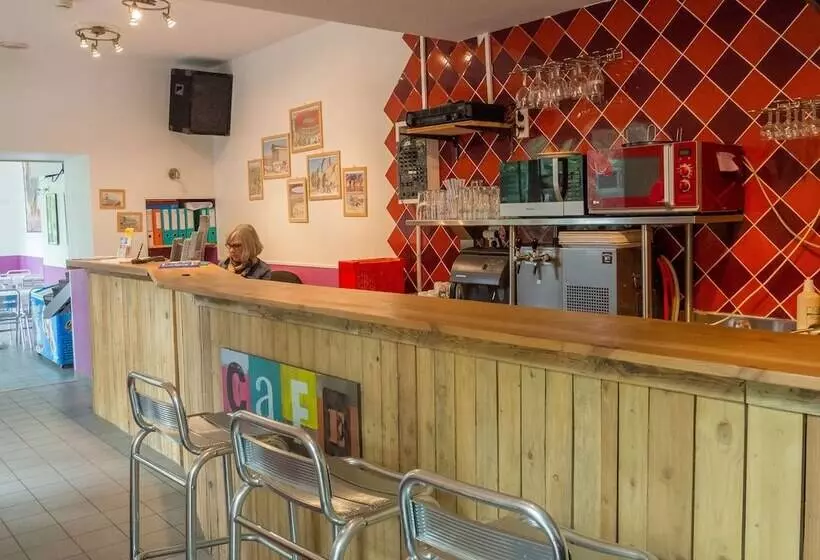 Auberge De Jeunesse Hi Nîmes