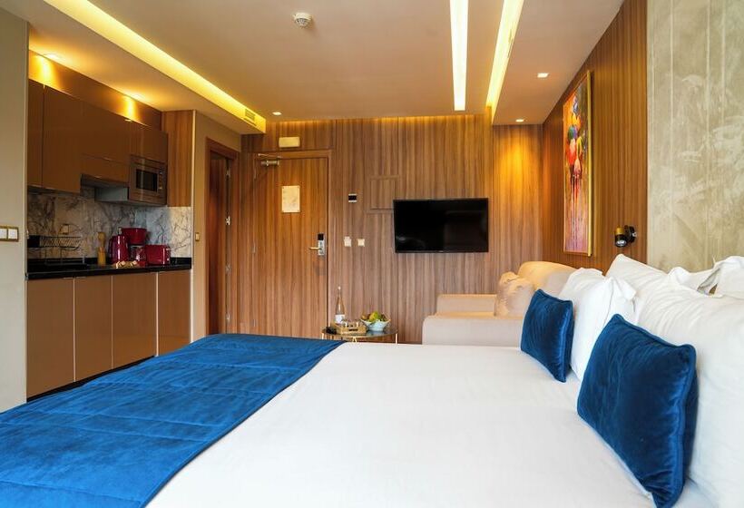 Отель First Suites