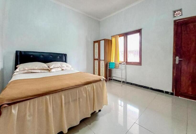 Szálloda Villa Kampoeng City Pacet Mitra Reddoorz