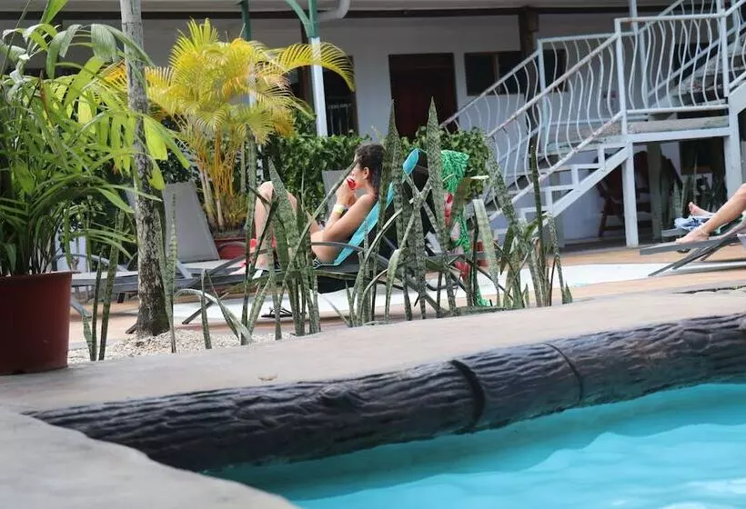 Retkeilymaja Arenal Poshpacker