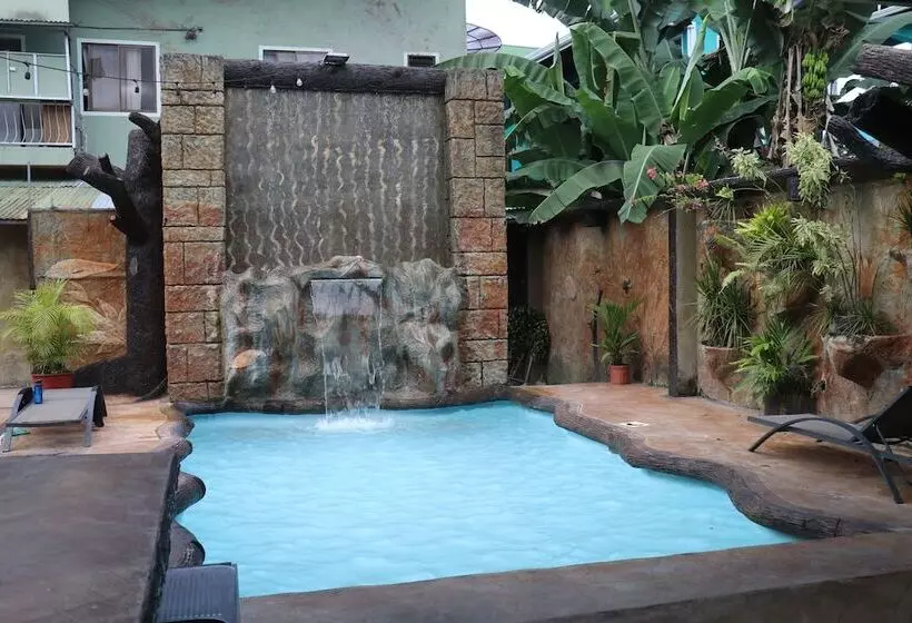 Retkeilymaja Arenal Poshpacker