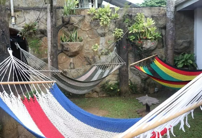 Retkeilymaja Arenal Poshpacker