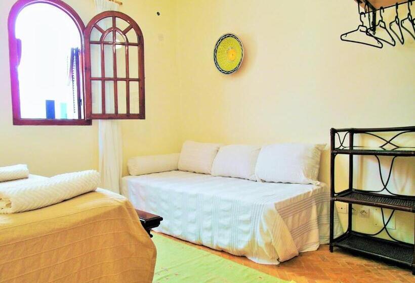 تختخواب و صبحانه Christina's House