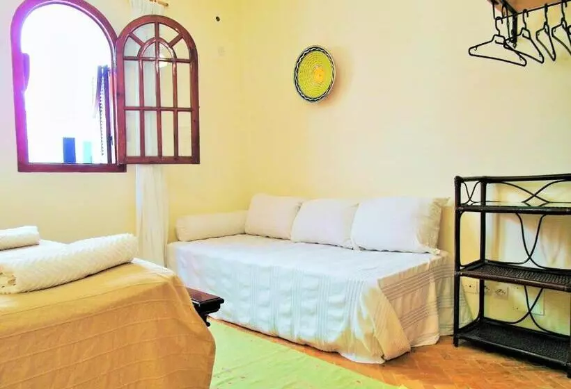 تختخواب و صبحانه Christina's House