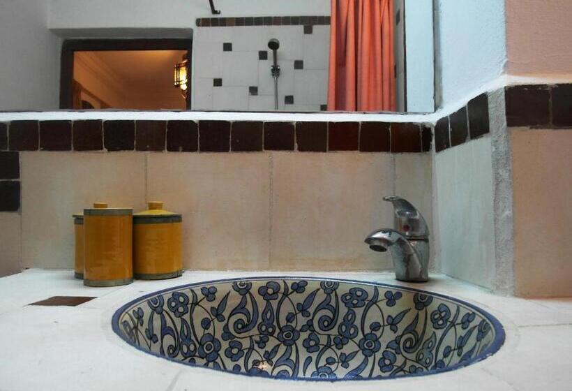 تختخواب و صبحانه Christina's House